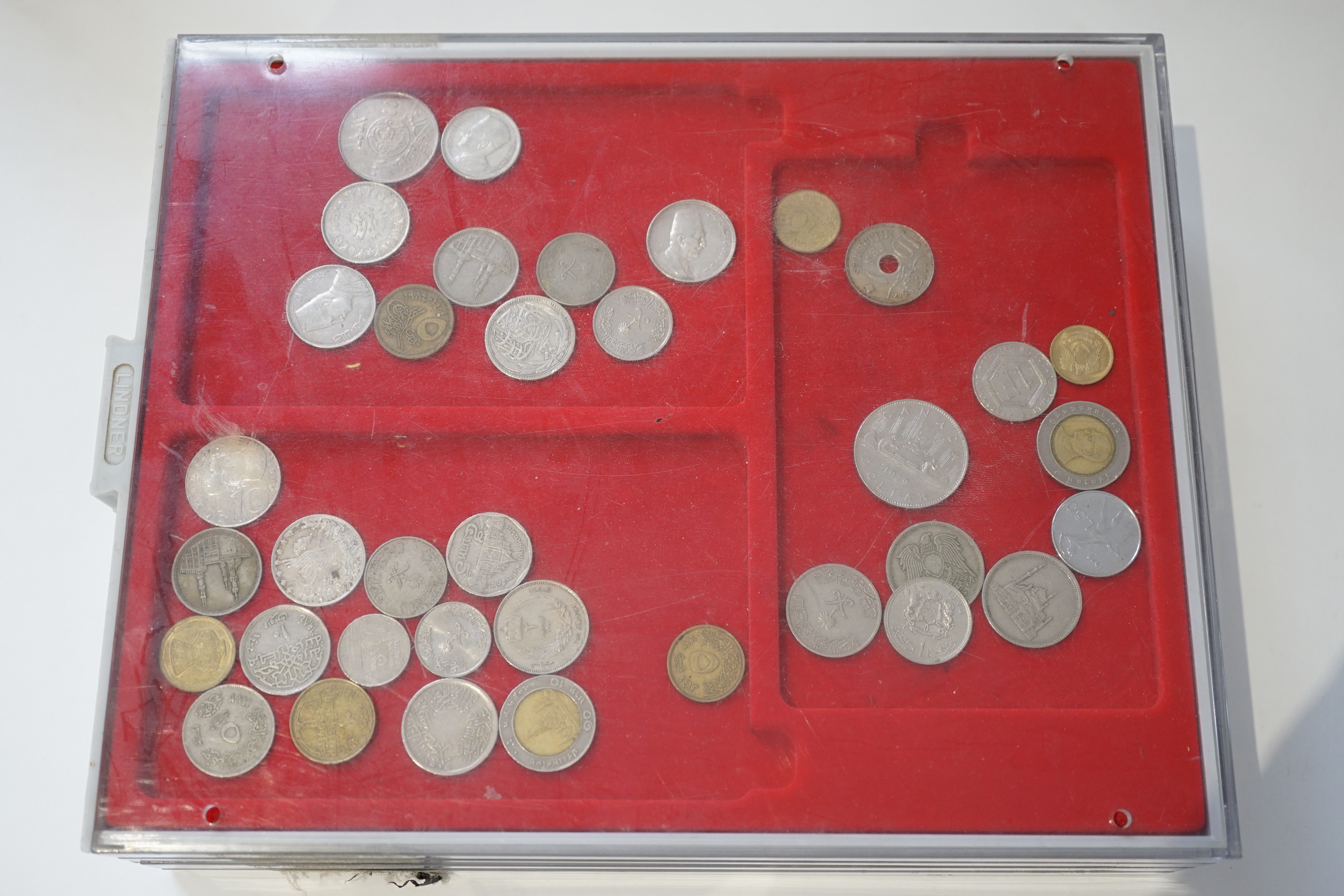 World coins, 20th century to include Tunisia, Palestine, Qatar, France, Italy, USA, housed in cases and a sleeve